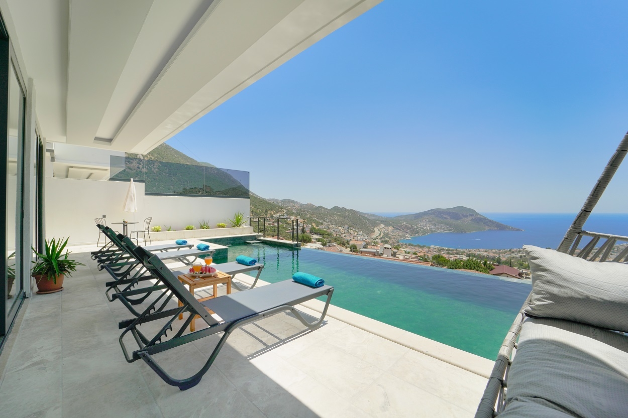 Kalkan'da muhteşem deniz manzaralı ve lüks villalarda keyifli bir tatil için Baynur Villas